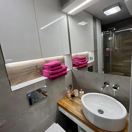 Apartment :: Center :: *